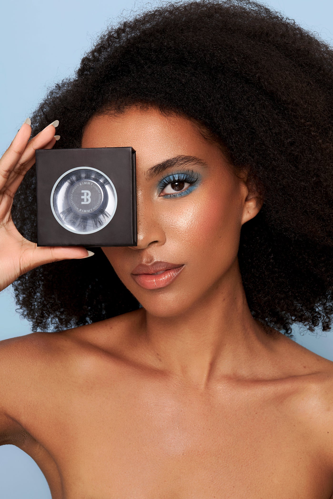 Unleash your beauty: The advantages of heylashes compared to traditional false eyelashes