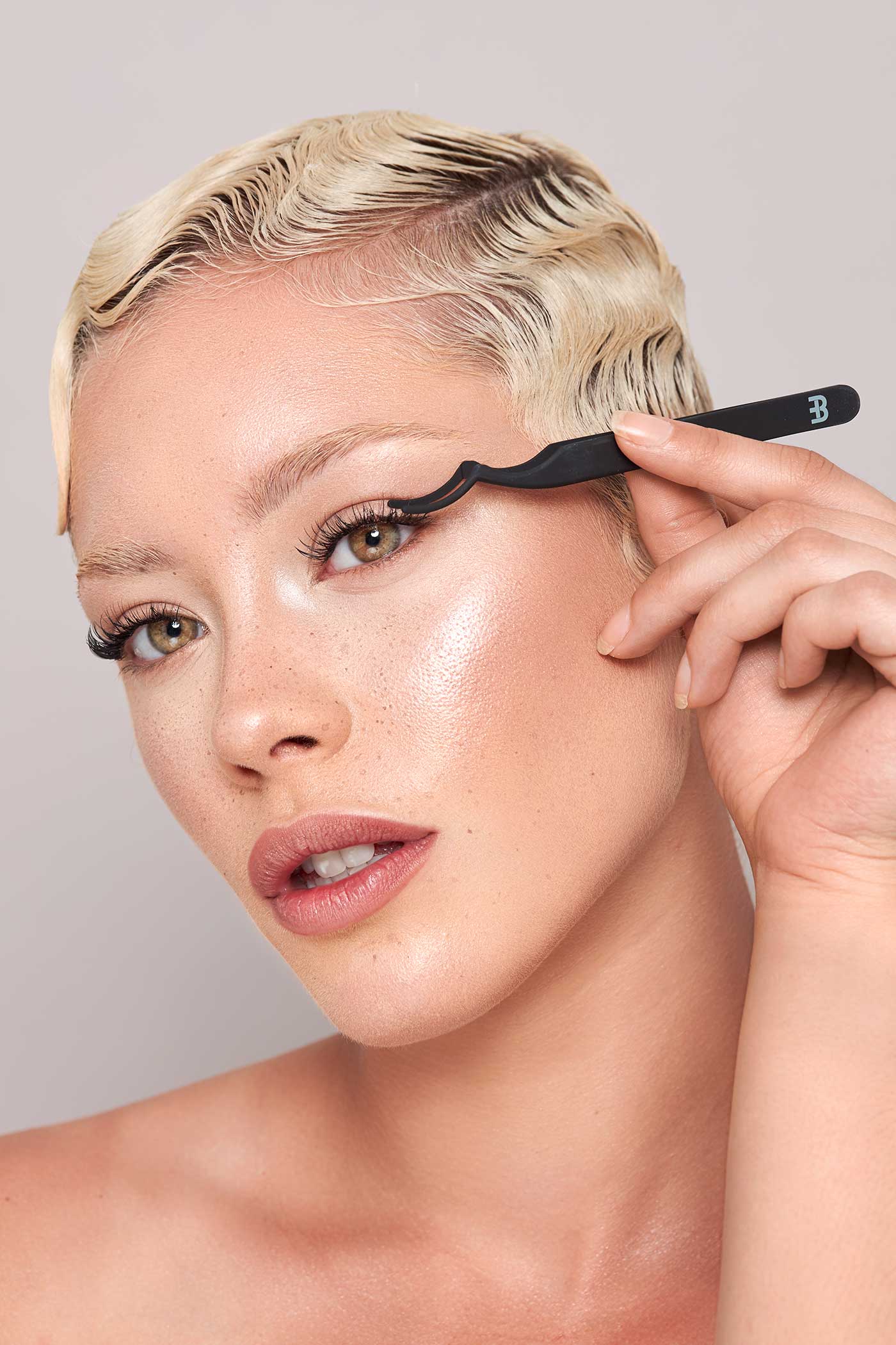 Goodbye eyelash extensions: Why are heylashes revolutionizing your beauty routine?